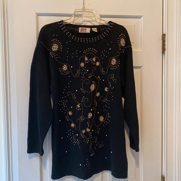 Holiday Sweater - Picture 1 of 5